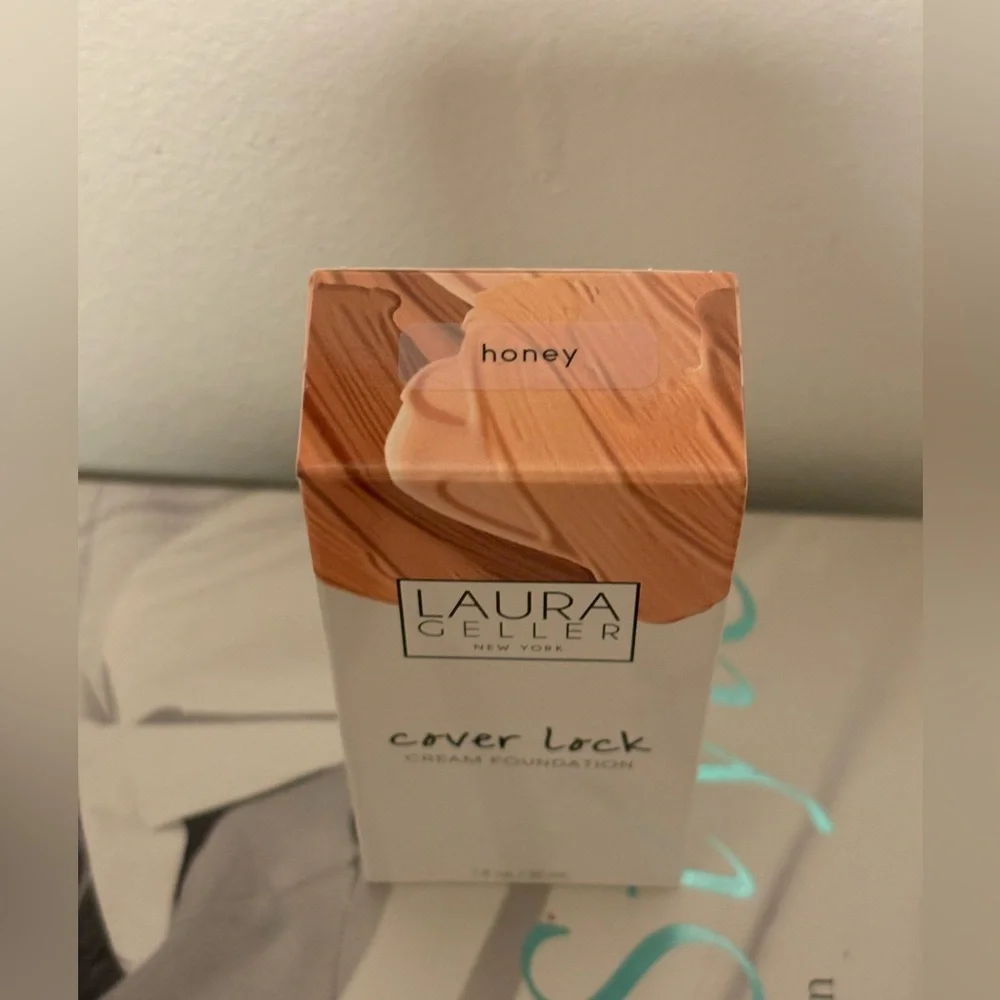 Laura Geller Cover Lock Cream Foundation 1 oz in Honey